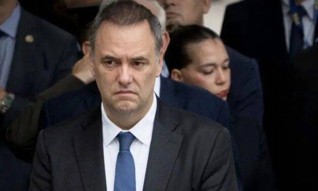 Adorni renunció a la Jefatura de Gabinete
