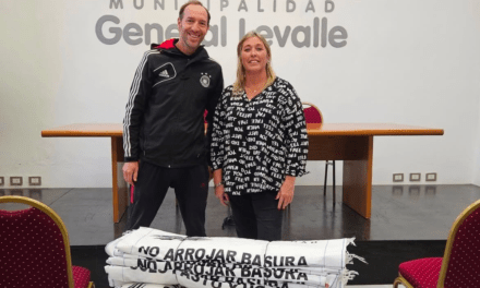 General Levalle entregó bolsas de residuos a clubes locales para apoyar sus actividades