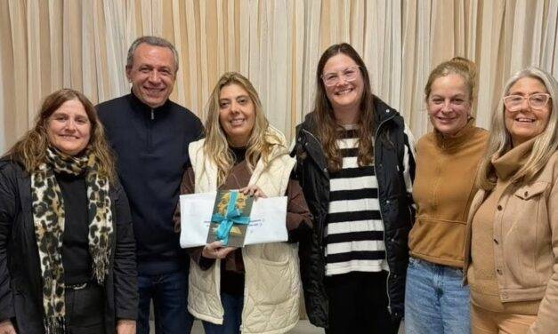 Vicuña Mackenna entregó ejemplares de autores locales a instituciones educativas por el Día del Escritor