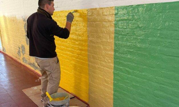 Huidobro avanza con tareas de pintura y mantenimiento en el centro educativo Manuel Belgrano