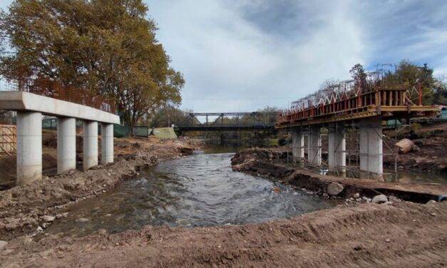 Nuevo puente en Santa Rosa de Calamuchita: ya se observan las columnas que sostendrán la estructura
