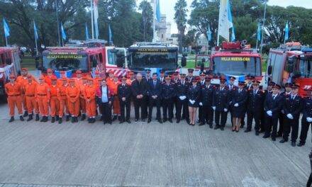 Villa Nueva: homenaje a los Bomberos Voluntarios y presentación de nuevas unidades