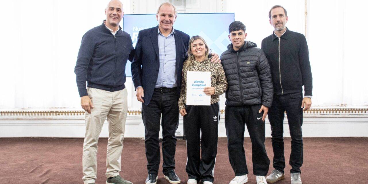 Renovar Sueños: 64 familias firmaron sus boletos de compraventa y dieron un paso clave hacia la casa propia