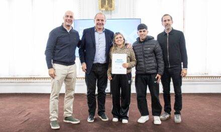 Renovar Sueños: 64 familias firmaron sus boletos de compraventa y dieron un paso clave hacia la casa propia