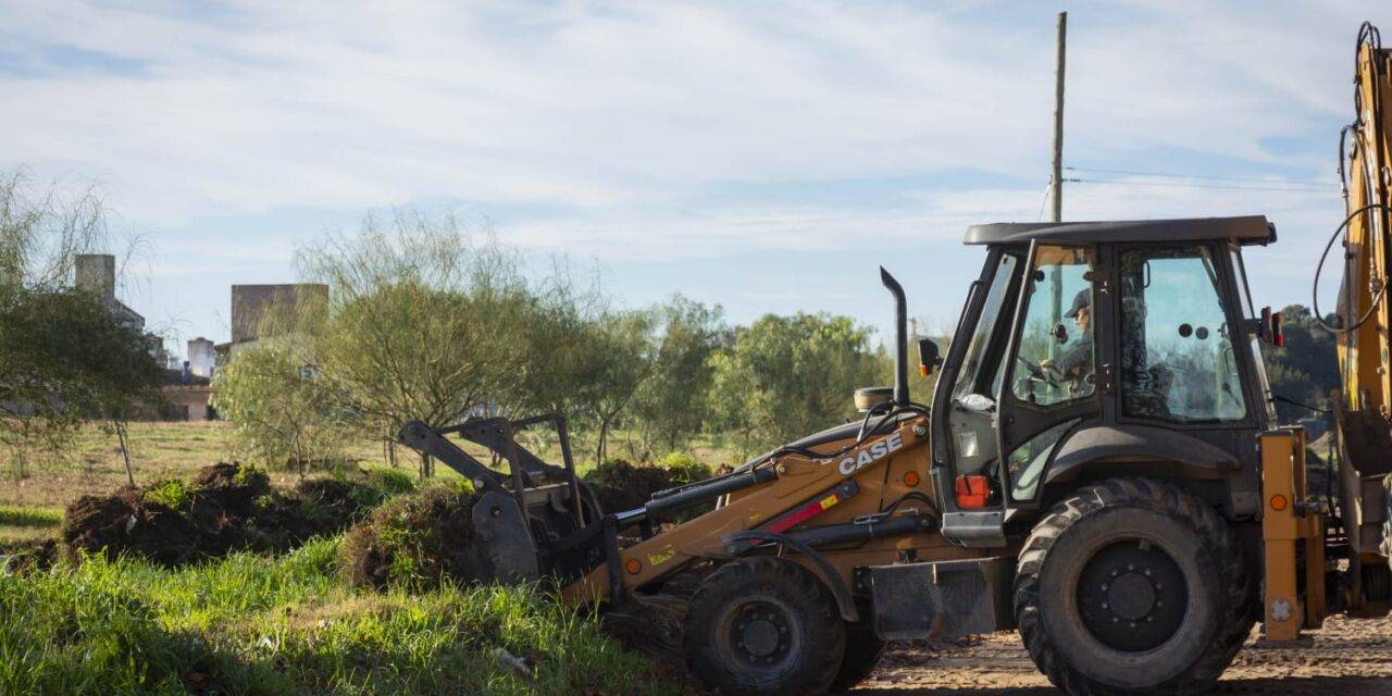 Río Cuarto: Comenzó una nueva obra de cordón cuneta en Banda Norte