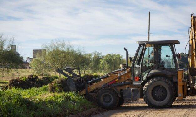 Río Cuarto: Comenzó una nueva obra de cordón cuneta en Banda Norte