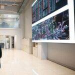 Llaryora recorrió el nuevo Centro de Control de Alumbrado Público Inteligente de EPEC