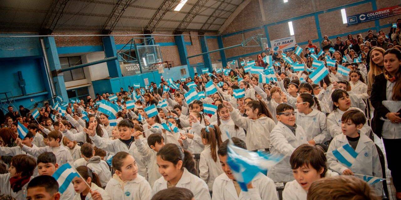 Más de 500 estudiantes realizaron la Promesa de Lealtad a la Bandera en Río Tercero