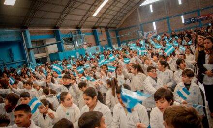 Más de 500 estudiantes realizaron la Promesa de Lealtad a la Bandera en Río Tercero