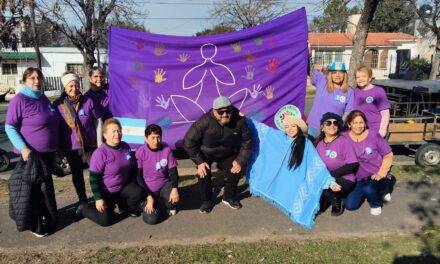 Multitudinaria celebración patria en barrio Ampliación Rosedal