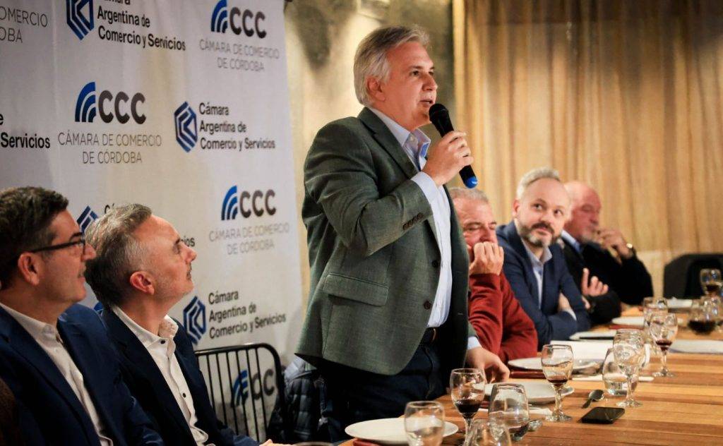 Llaryora participó de un encuentro con la Cámara de Comercio de Córdoba