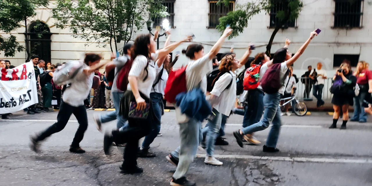 Después de tres años de reclamo, docentes y no docentes universitarios obtuvieron un aumento
