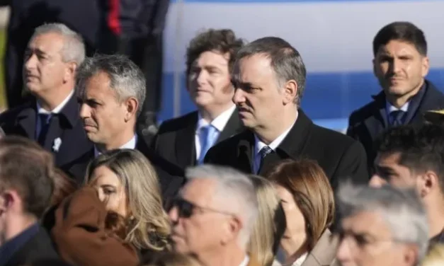 Día de la Bandera: Milei se mostró en Rosario con Adorni e ignoró la presencia de su vice Villarruel
