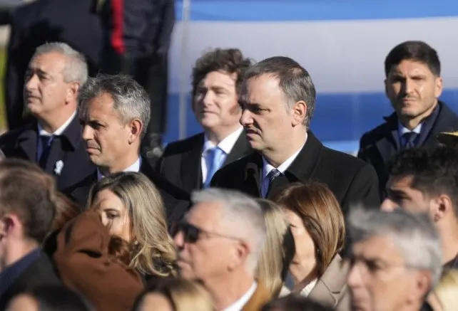 Día de la Bandera: Milei se mostró en Rosario con Adorni e ignoró la presencia de su vice Villarruel