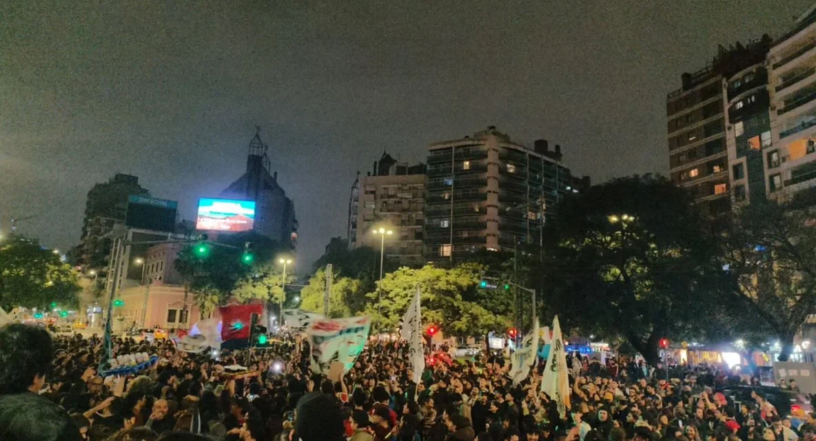 Con epicentro en Plaza de Mayo, los homenajes al Indio Solari se replicaron en toda la Argentina