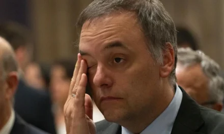 «El 99% de los argentinos cree que Adorni es un mentiroso y Milei, un caprichoso por sostenerlo»