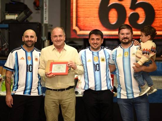 El Club Alas Coloradas celebró sus 65 años con una multitudinaria cena aniversario
