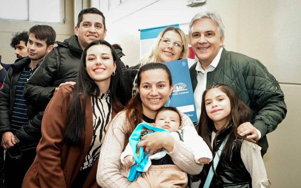 Más de 31 mil familias cordobesas ya obtuvieron la escritura gratuita de su vivienda