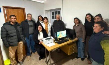 Los Cisnes entregó equipamiento informático al CENMA para fortalecer su funcionamiento