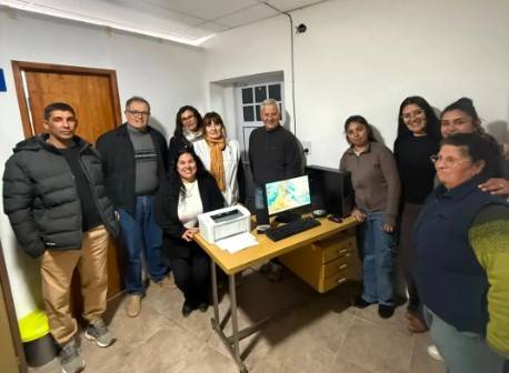 Los Cisnes entregó equipamiento informático al CENMA para fortalecer su funcionamiento
