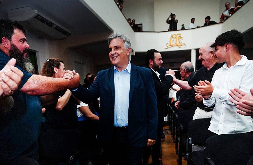 Llaryora visita General Roca: anuncios en educación, seguridad y salud para Villa Huidobro y Huinca Renancó