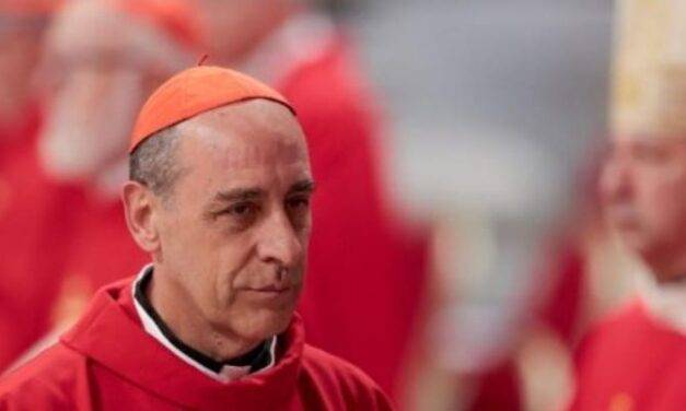 El cardenal Víctor Manuel Fernández decretó la excomunión de los lefebristas