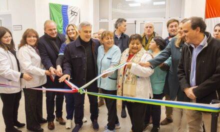 Con la presencia del gobernador, el intendente Guillermo de Rivas inauguró la ampliación del Centro de Salud Municipal