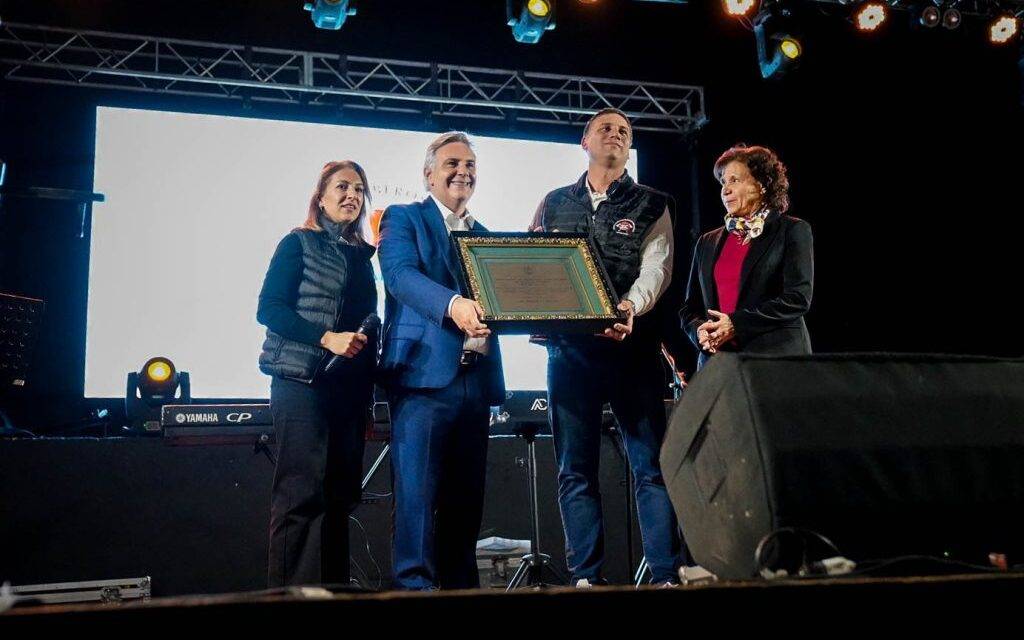 Llaryora encabezó el 65° aniversario de los Bomberos Voluntarios de Marcos Juárez