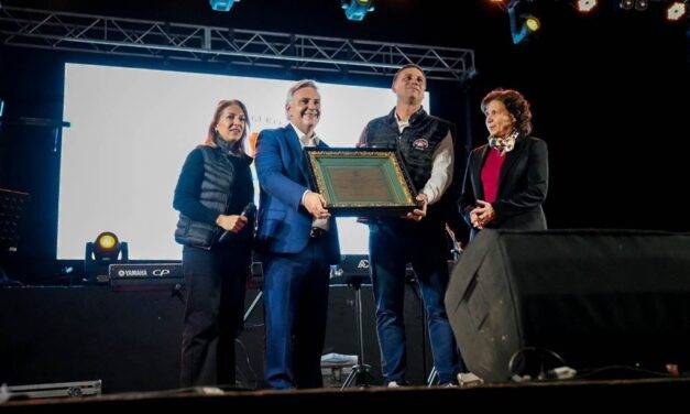 Llaryora encabezó el 65° aniversario de los Bomberos Voluntarios de Marcos Juárez