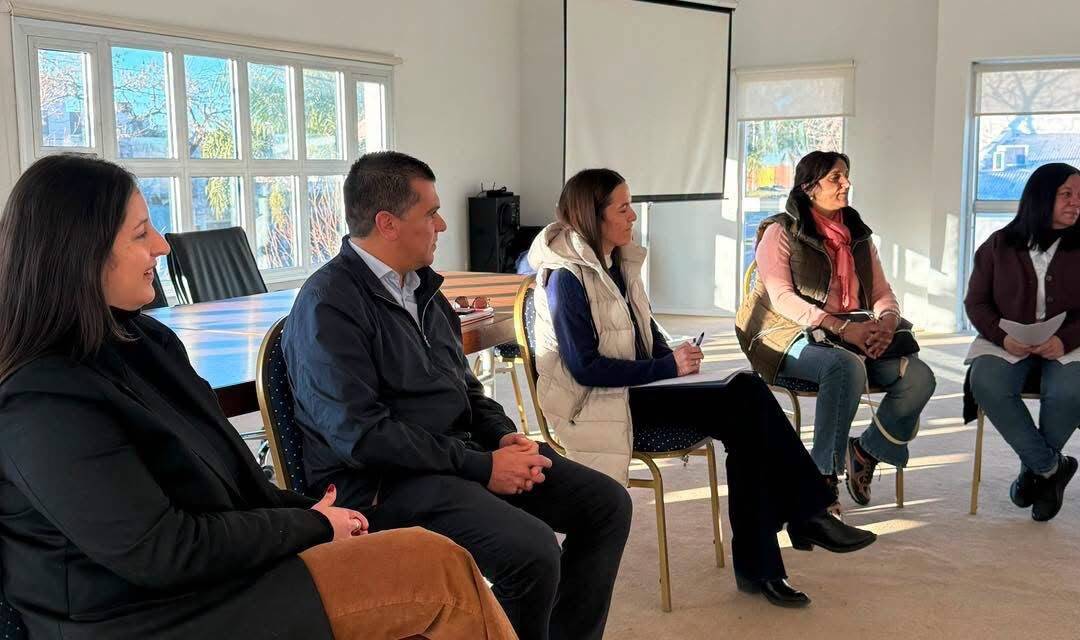 Arias fortalece el trabajo conjunto entre Municipio y escuelas para acompañar las trayectorias educativas