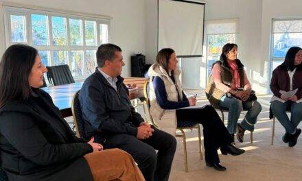 Arias fortalece el trabajo conjunto entre Municipio y escuelas para acompañar las trayectorias educativas