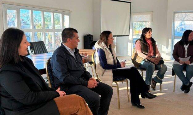 Arias fortalece el trabajo conjunto entre Municipio y escuelas para acompañar las trayectorias educativas