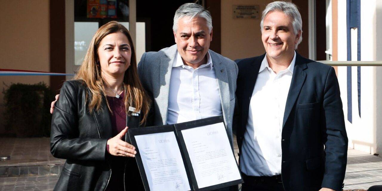 Villa Huidobro: Llaryora firmó el llamado a licitación para la construcción del anexo de la Universidad Provincial de Córdoba