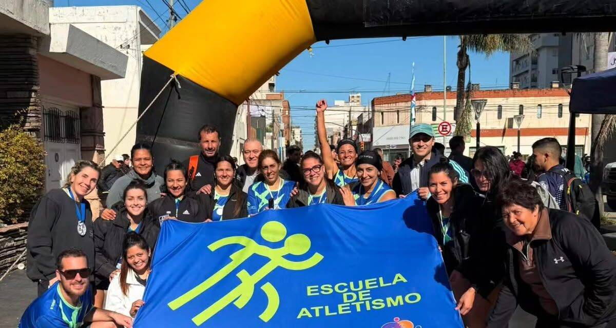 La Escuela de Atletismo de Alejandro Roca tuvo una destacada participación en la tradicional carrera de Atenas