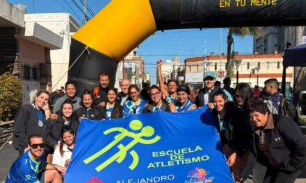 La Escuela de Atletismo de Alejandro Roca tuvo una destacada participación en la tradicional carrera de Atenas