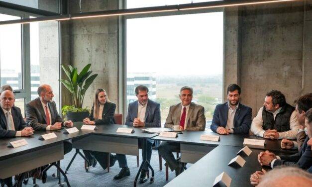 Llaryora asistió al desembarco de BYMA en Córdoba