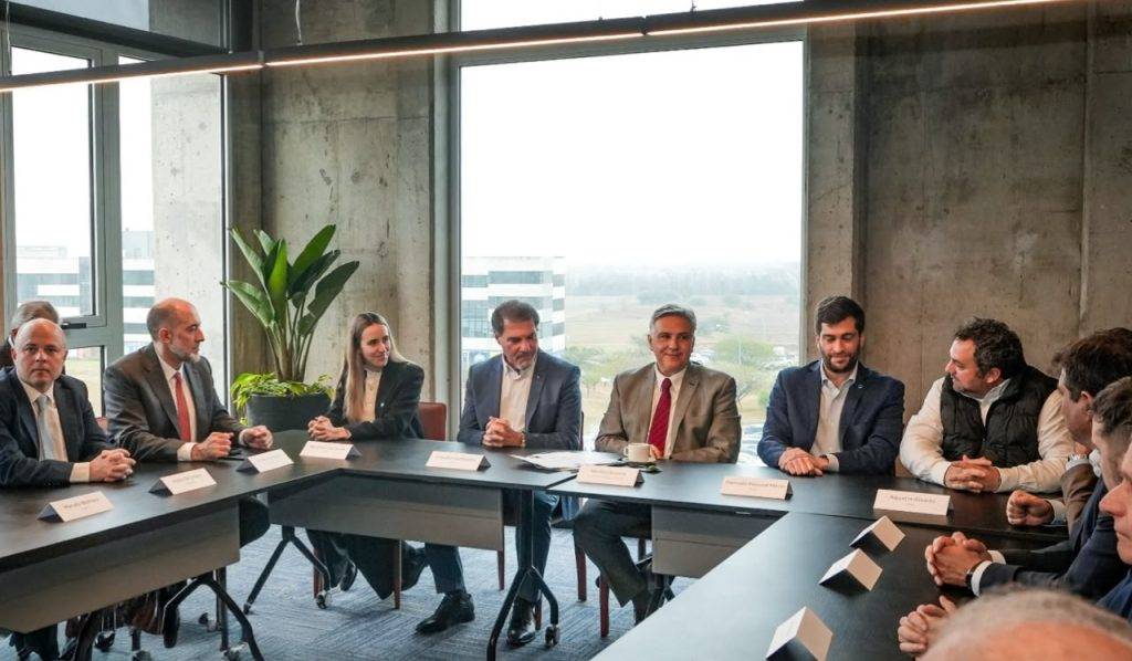 Llaryora asistió al desembarco de BYMA en Córdoba