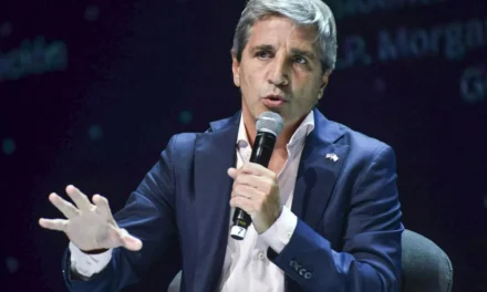Caputo presentó el proyecto de Inocencia Fiscal II para sacar más «dólares del colchón»