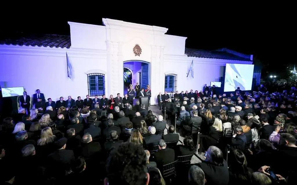 Javier Milei encabeza en Tucumán los actos por el 210° aniversario de la Independencia
