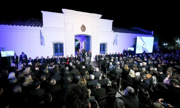 Javier Milei encabeza en Tucumán los actos por el 210° aniversario de la Independencia