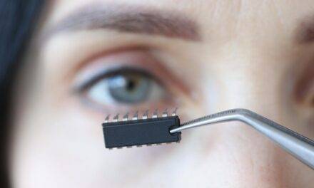 China habilitó el primer chip cerebral invasivo para uso clínico