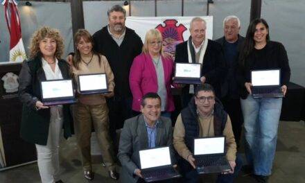 El CEIJA Nº 21 de Ucacha recibió siete notebooks del programa Tecno Presente