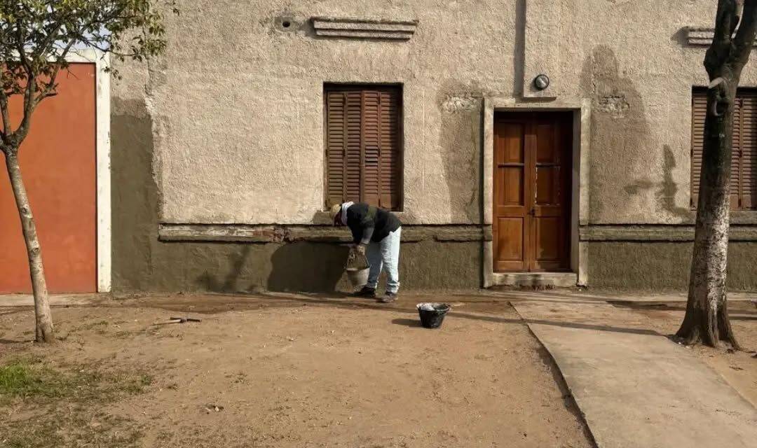 Los Cisnes acompaña la puesta en valor del Centro de Jubilados y Pensionados