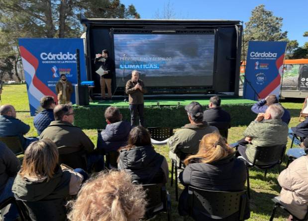 Laboulaye: entregaron $276 millones a productores afectados por inclemencias climáticas