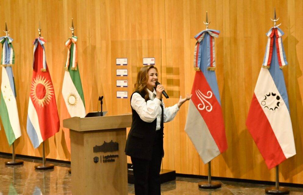 Prunotto inauguró en la Legislatura la muestra del programa “Nuestra Bandera”