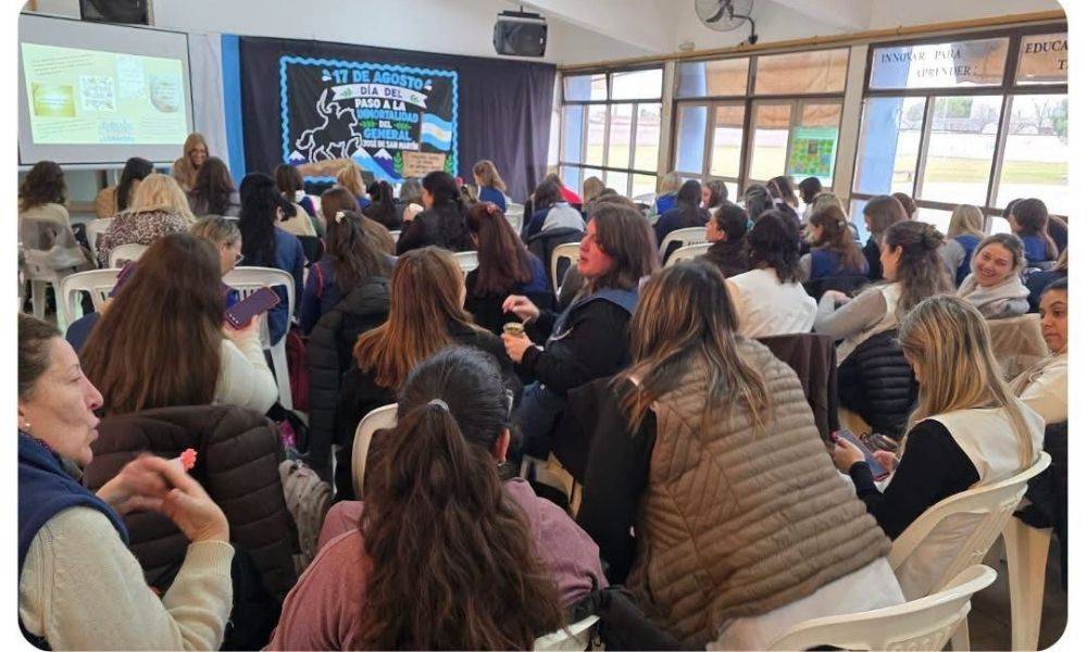 Hernando promovió el bienestar docente con un taller de formación