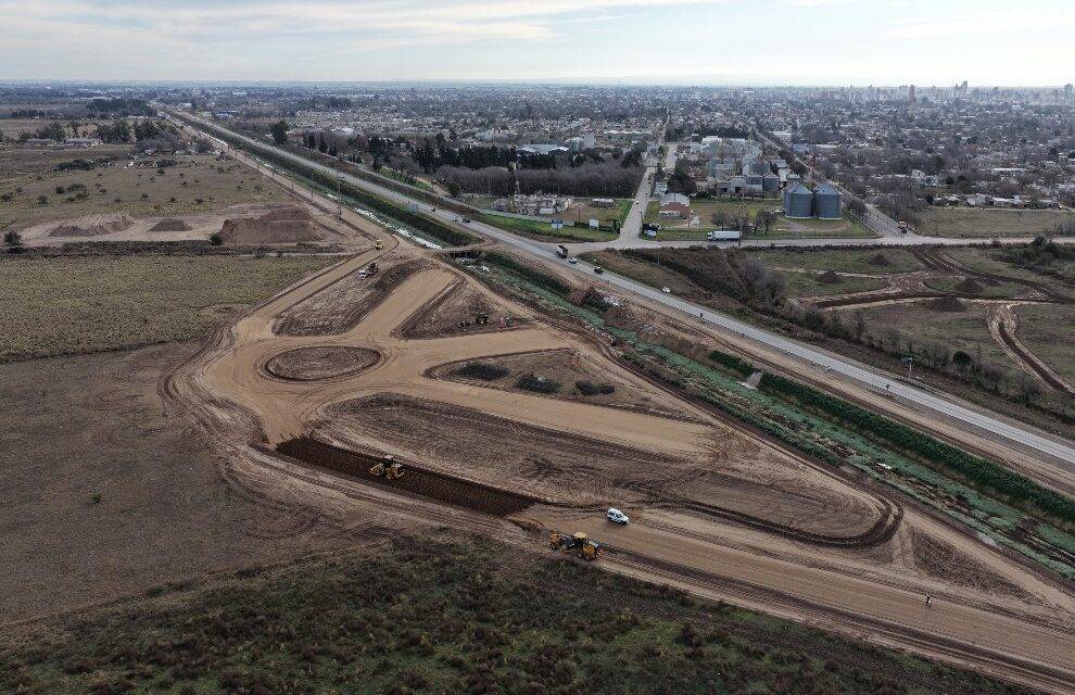 Circunvalación Río Cuarto: En marcha el montaje de vigas del puente distribuidor sobre RN 8