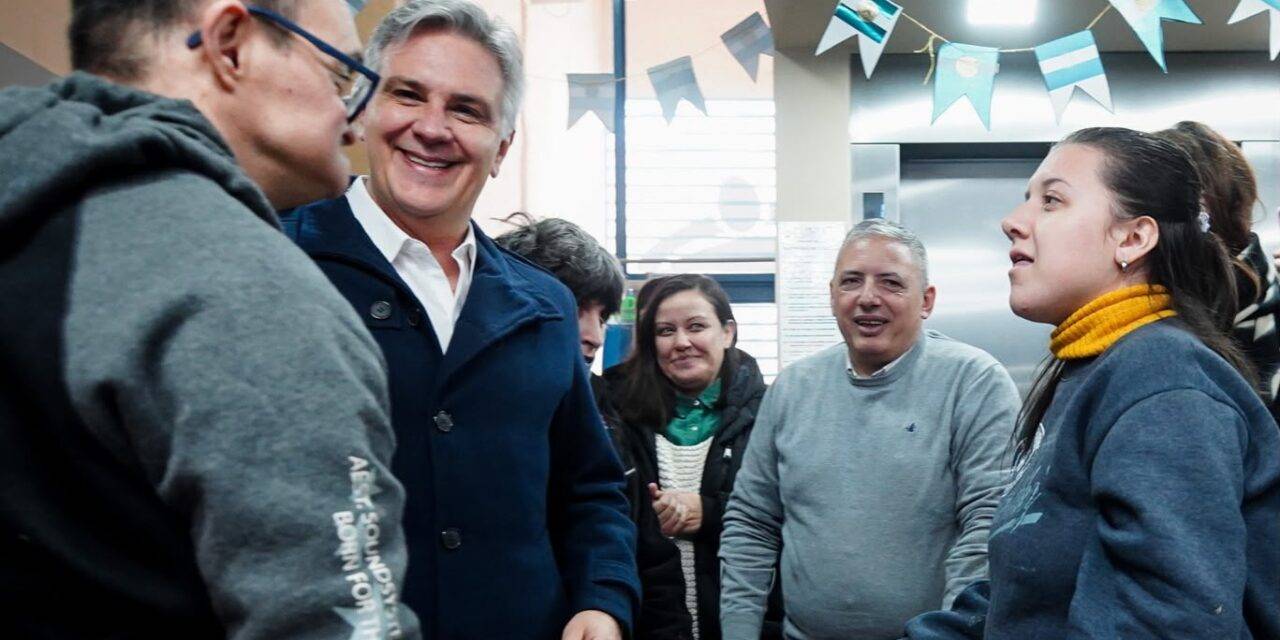 Río Cuarto: Llaryora visitó la Fundación Kalen y anunció una ayuda económica de $30 millones