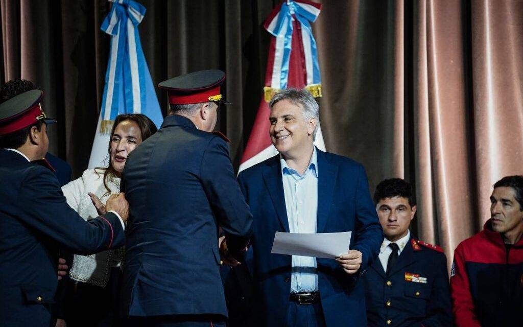 Llaryora entregó $2.000 millones para fortalecer a más de 80 cuarteles de Bomberos Voluntarios en toda la provincia