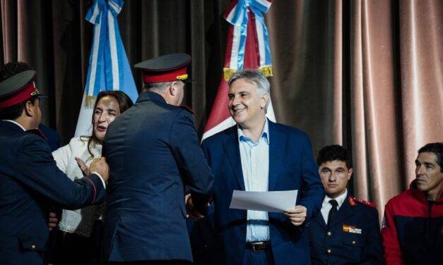 Llaryora entregó $2.000 millones para fortalecer a más de 80 cuarteles de Bomberos Voluntarios en toda la provincia